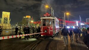 taksimde nostaljik tramvayda yangin y8nJst6v.jpg
